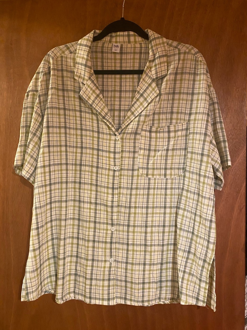 Short-Sleeve Light Green Plaid Button-Up Shirt